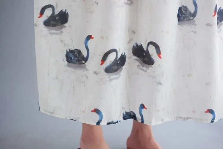 Loose Swans Print Midi Dress