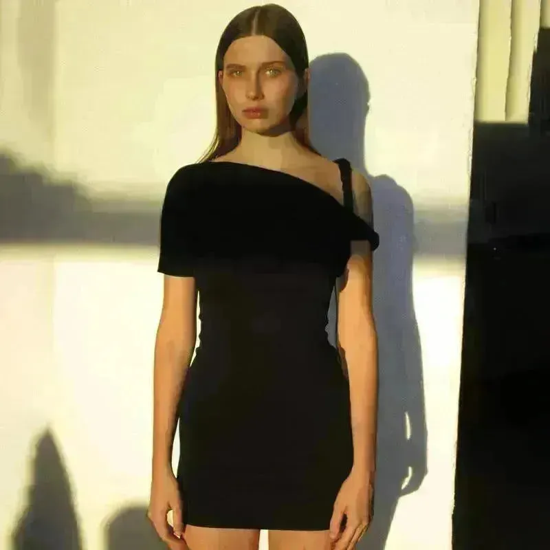 Women's Slim Hip Dress Summer Fashion One-shoulder Short Sleeve Solid Color Mini Dress