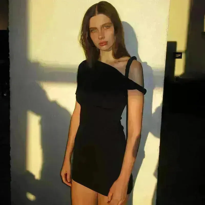 Women's Slim Hip Dress Summer Fashion One-shoulder Short Sleeve Solid Color Mini Dress